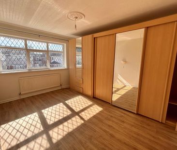 4 bedroom semi-detached house to rent - Photo 5