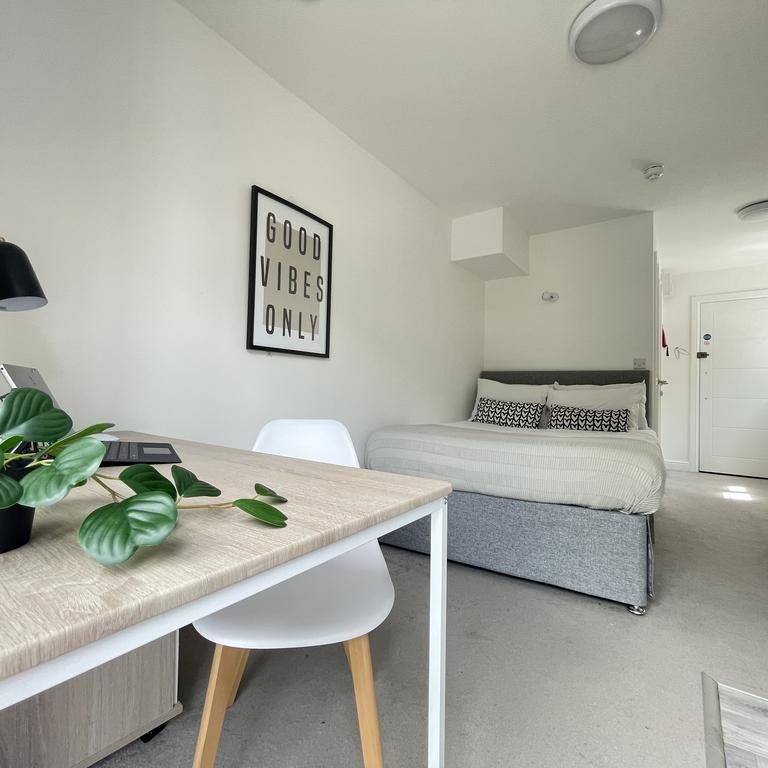 Studio to rent - Photo 1