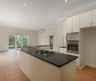 8 Chaucer Crescent, Canterbury VIC 3126 - Photo 6