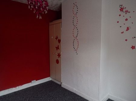 2 Bed - Great Northern Street, Near Town Centre, Huddersfield - Photo 3