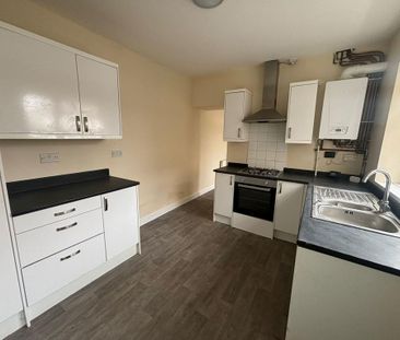 4 bedroom end of terrace house to rent - Photo 5