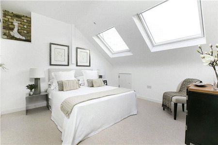 2 bedroom flat in London - Photo 3