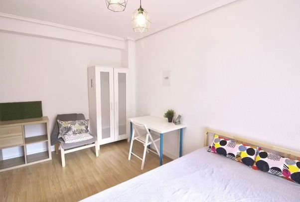 Carrer del Mestre Aguilar, Valencia, Valencian Community 46006 - Foto 1