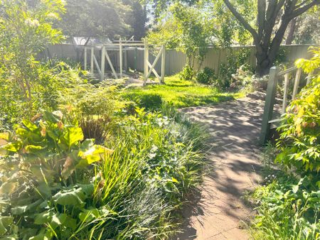 Charming Family Home in Glenbrook - Photo 4