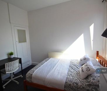 5 bedroom detached house to rent - Photo 2