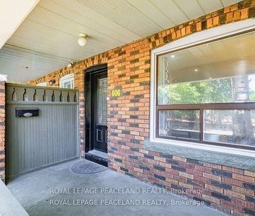 606 Coxwell Avenue apartment — Toronto, ON (3-Bedroom) - 3 Bedroom - Photo 3