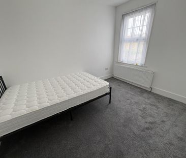 4 bedroom terraced house to rent - Photo 5