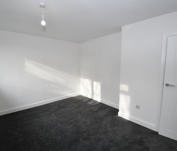 3 Bed Terraced House, Aylesbury Close, M5 - Photo 3