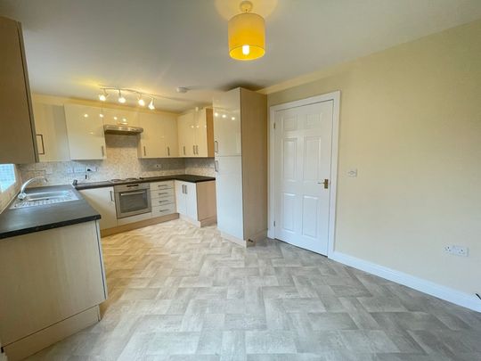 3 bedroom Semi-Detached House to let - Photo 1