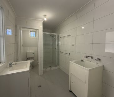 Spacious Family Home + Separate Studio Bedroom - Photo 1