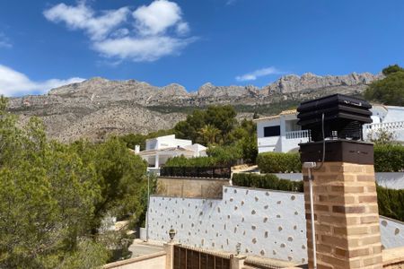 Beautiful 4 bedroom villa in Altea la Vella with mountain views - Photo 4