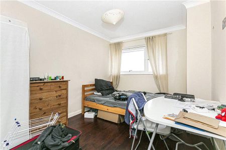 5 bedroom end of terrace house to rent - Photo 3