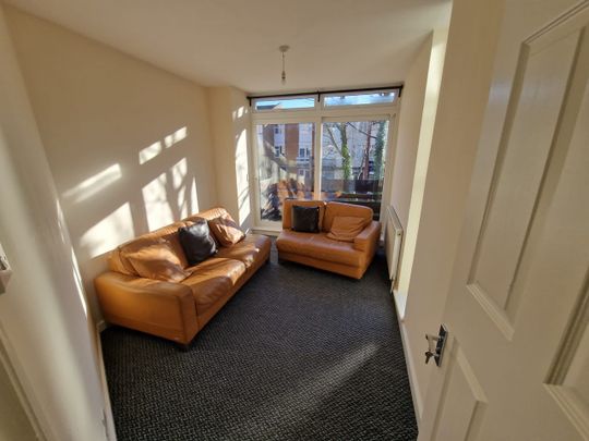 5 Bed Terraced House, Windsor Crescent, HA9 - Photo 1