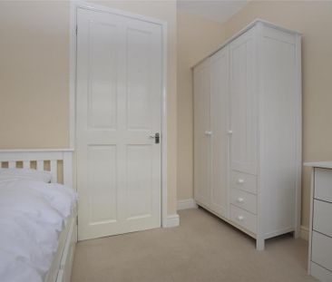 2 bedroom end of terrace house to rent - Photo 3