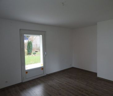 Einziehen und Wohlfühlen - Modernisierte 2-Zimmer-Wohnung im EG - - Foto 1