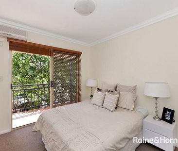 Fully Furnished Townhouse - Perfect for University - Photo 3