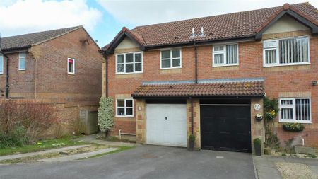 3 bedroom semi-detached house to rent - Photo 4