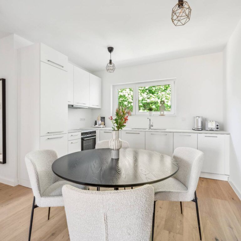 Ihr Neues Zuhause: 4-Zimmer-Wohnung mit Balkon und hochwertiger Ausstattung - Foto 1