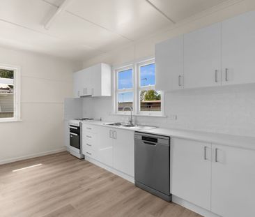 Freshly Renovated Family Home! - Photo 4