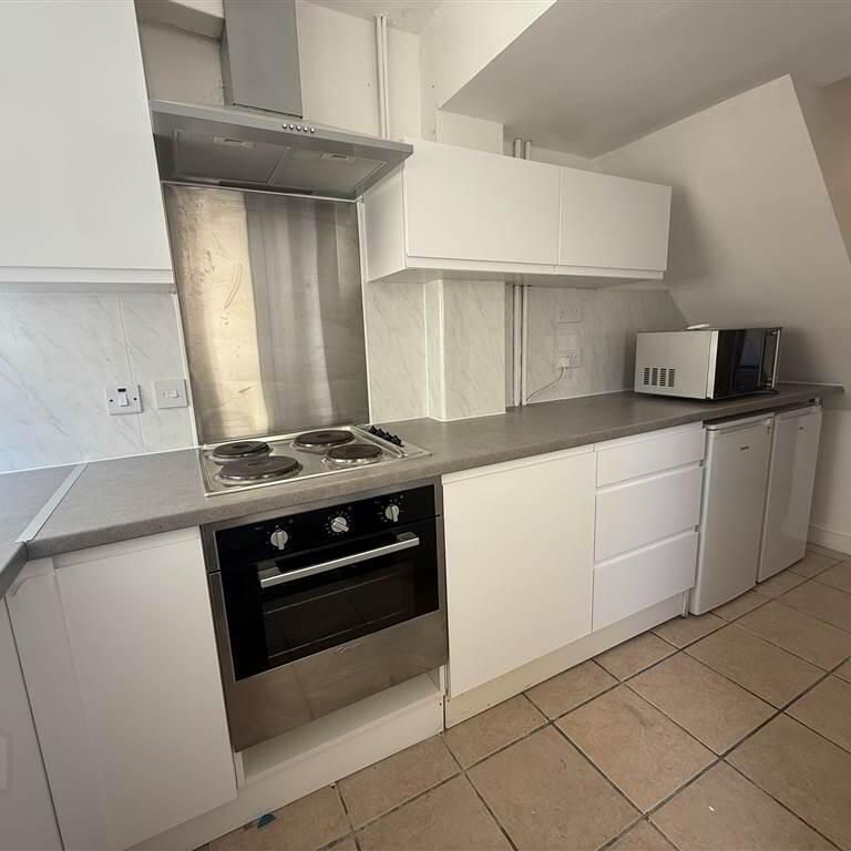 35 Milfort Avenue, Dunmurry, Belfast, BT17 9BJ - Photo 1