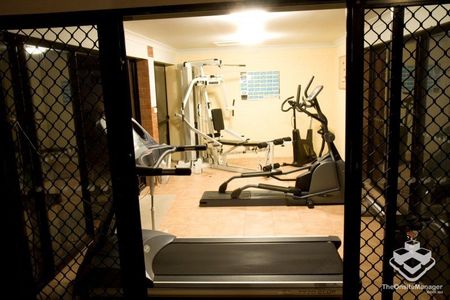 Spacious 3 bedroom house in great location - Photo 2