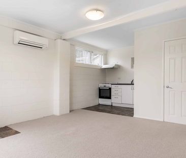 Peaceful unit with views over the water - Photo 1