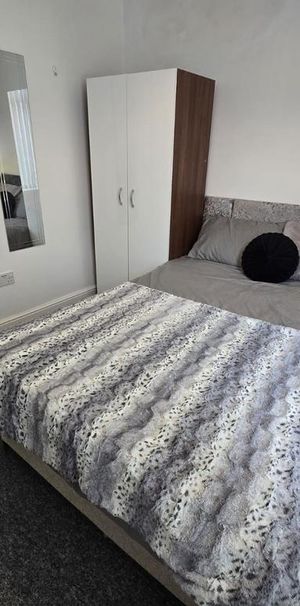 1 bedroom in a house share to rent - Photo 1