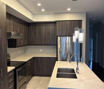 For Lease - 400 Wheat Boom Drive, Oakville, Ontario - Photo 2