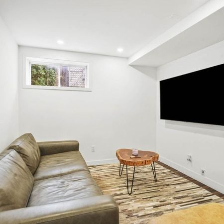 ⭐️ Bachelor 3 1/2 entièrement rénové tout compris meublé - Repentigny ⭐ - Photo 4