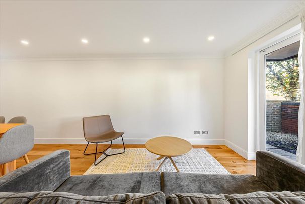 3 bedroom flat to rent - Photo 1