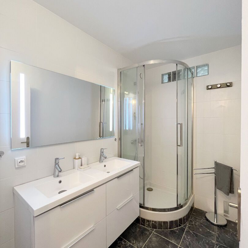 Location Appartement 4 pièces 81m² - Photo 1