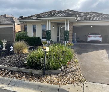 Pakenham - Photo 2
