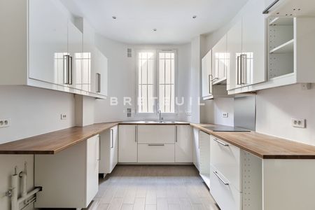 Appartement • Saint Philippe du Roule - Photo 2