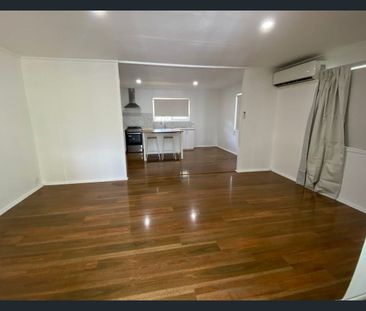 Solar, Air Conditioning & Renovated Bathroom - Photo 2