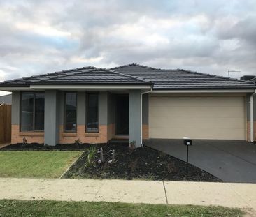 12 Shirley Street, Pakenham VIC 3810 - House For Rent | Domain - Photo 3
