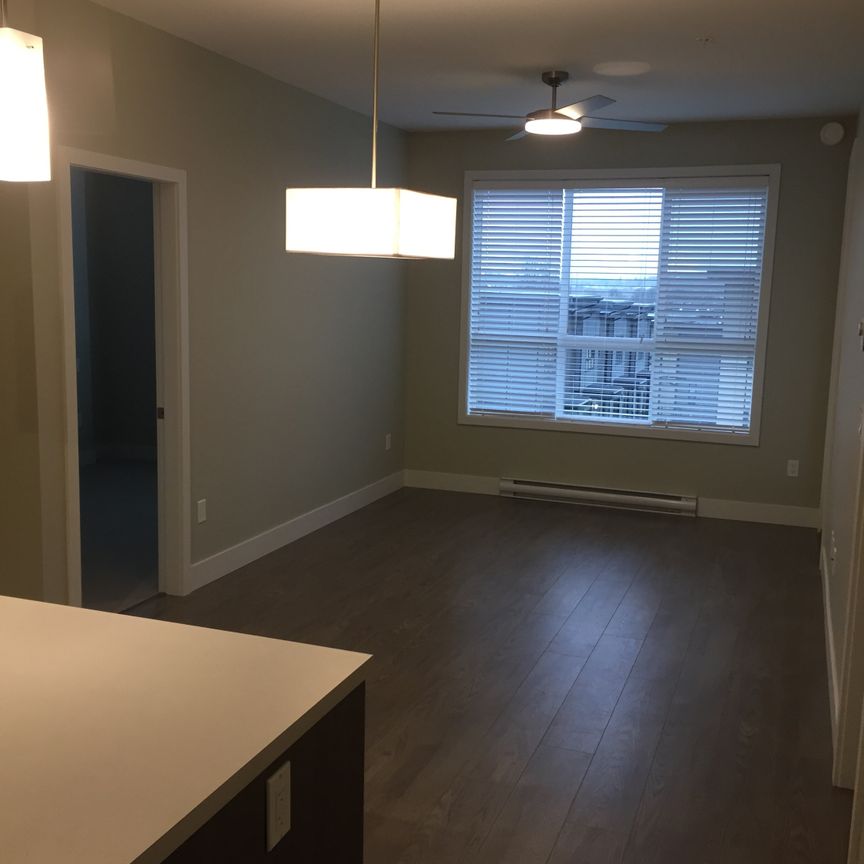 PARALLEL ONE APTS - 404 - P1-404 - Photo 1