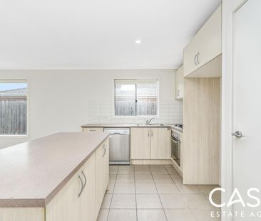 30 Fernisky Drive, Cranbourne East - Photo 1