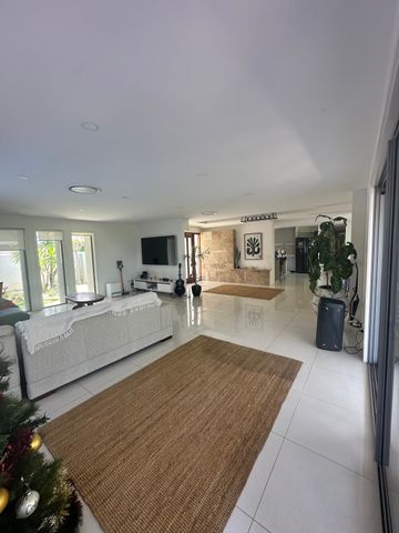 Broadbeach Waters - Photo 5