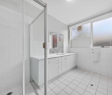 Oversized, Light-Filled Living in the Heart of Armadale - Photo 5