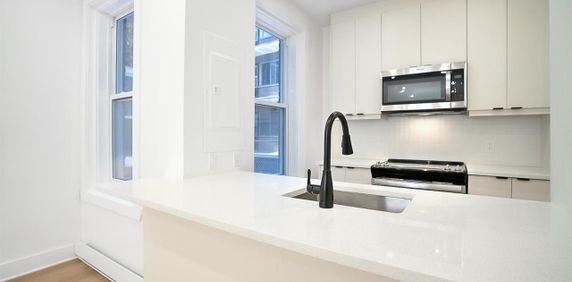 #12, 1 Bed, 1 Bath - 2112 Claremont, Westmount - Photo 2