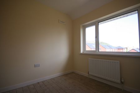 235 Joanmount Gardens, Belfast, BT14 6PA - Photo 2