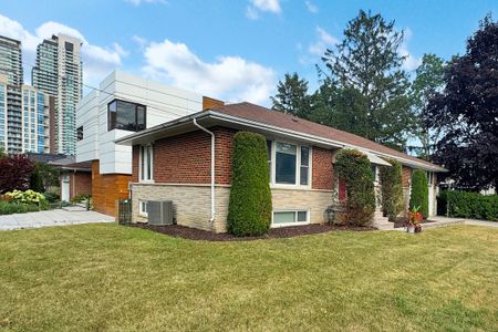 For Lease - 105 Betty Ann Drive, Toronto, Ontario - Photo 2