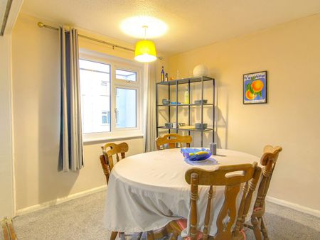 Flat to rent on - Photo 3