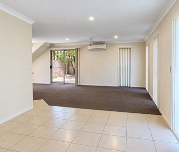 Spacious 4-Bedroom Duplex in a Prime Corner Position - Photo 1