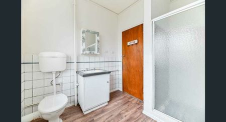 Neat Spacious Unit - Electricity & Water Included! - Photo 3