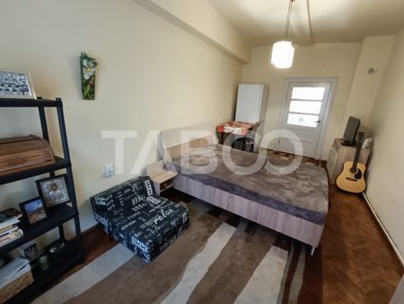 Garsoniera spatioasa la casa in apropiere de Podul Minciunil - Fotografie 2