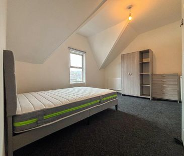 1 bedroom in a flat share to rent - Photo 2