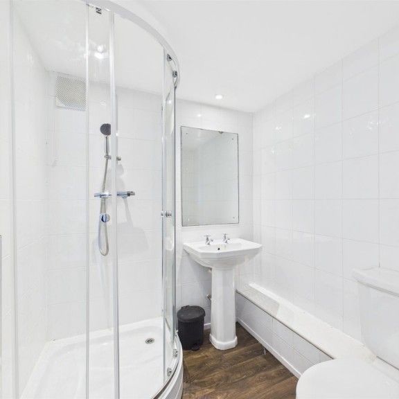 2 BED Apartment To rent - Photo 1