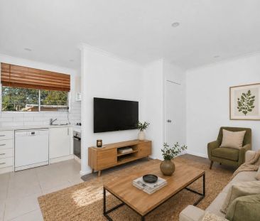 Stylish One-Bedroom Apartment Near Fitzroy Street & the Beach! - Photo 1