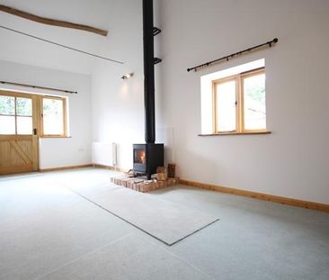 2 bedroom barn conversion to rent - Photo 1